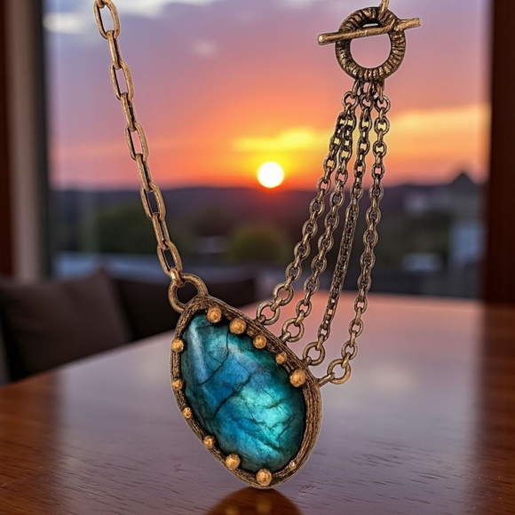 🆕️ Mystical Labradorite Pendant Necklace | 24" Handcrafted Copper Boho Chic 🌌✨ - Picture 9 of 11